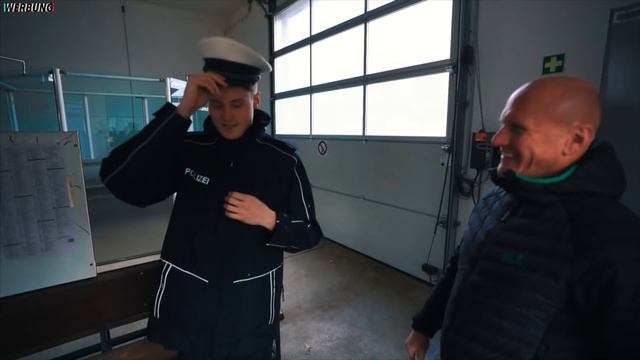 Ein Tag als Bundespolizei-Anwärter смотреть онлайн