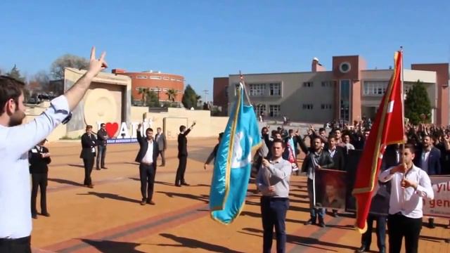 ADNAN MENDERES ÜNİVERSİTESİ ÜLKÜCÜLERİ FIRAT YILMAZ ÇAKIROĞLU'NU ANMA YÜRÜYÜŞÜ смотреть онлайн
