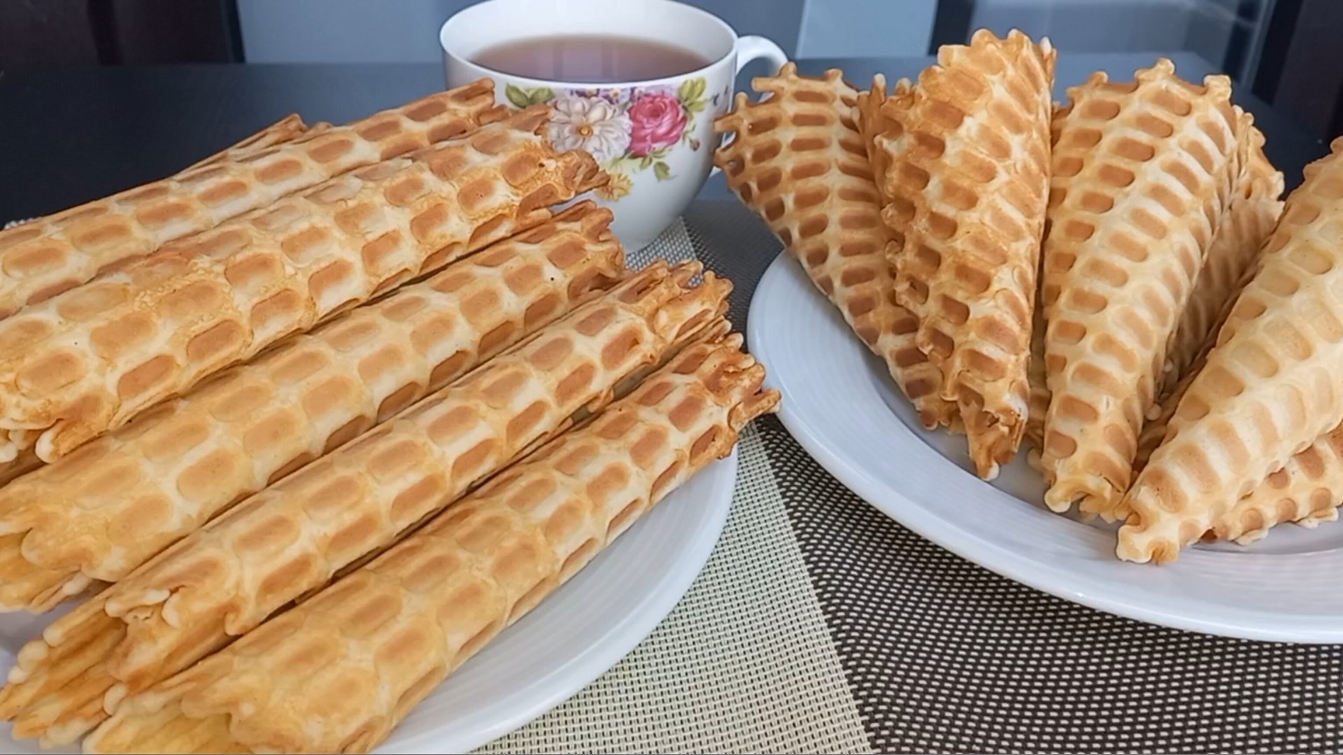 Любимое лакомство из детства Хрустящие ВАФЕЛЬНЫЕ ТРУБОЧКИ Тот самый рецепт Советских вафель смотреть онлайн