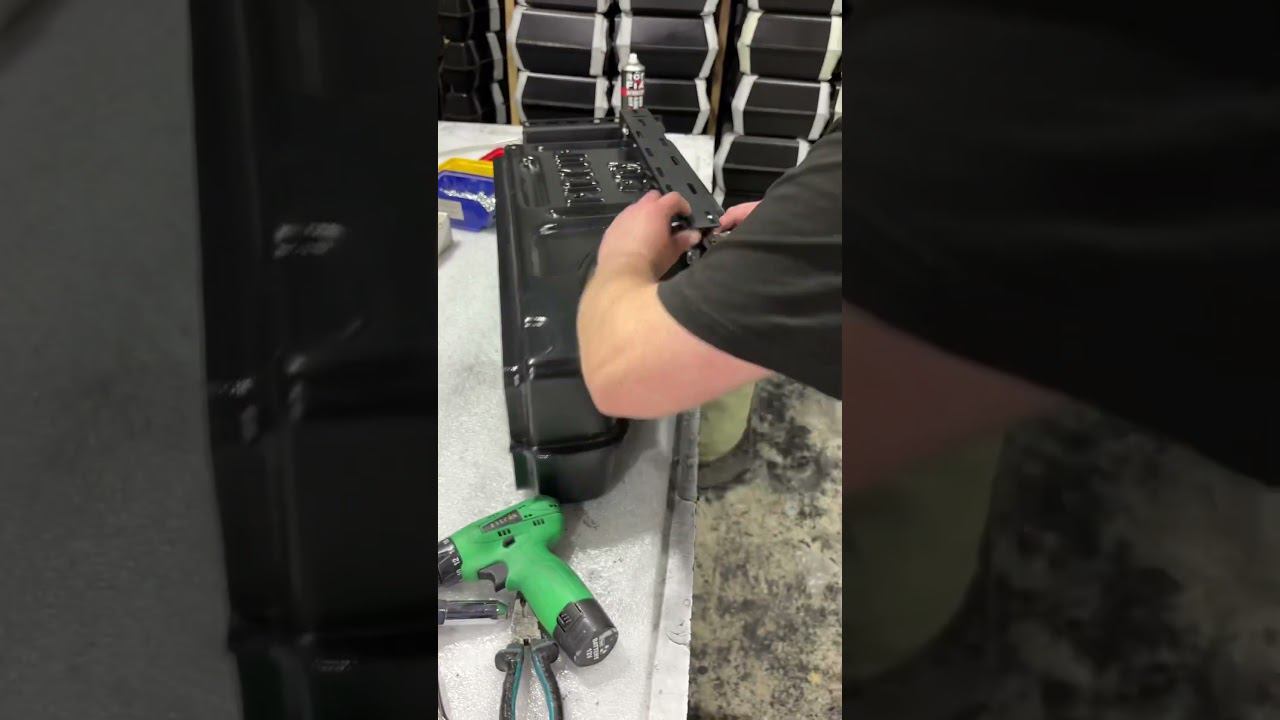 Производственный процесс. Hal pickupbox - сборка #4x4 #hal #offroad #lifestyle #pickup #tools смотреть онлайн