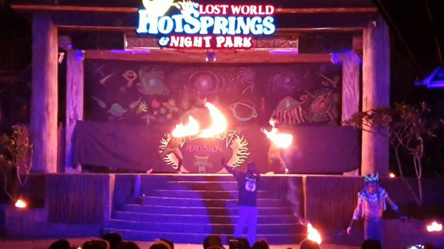 Fire Show / Fire Eater Show at Lost World of Tambun Night Park смотреть онлайн