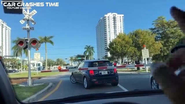 CAR CRASHES 2020 - BEST OF THE WEEK смотреть онлайн