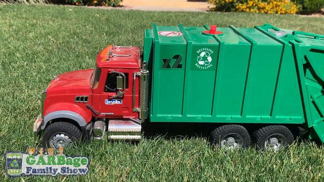 Roman's Toy Garbage Truck Collection смотреть онлайн