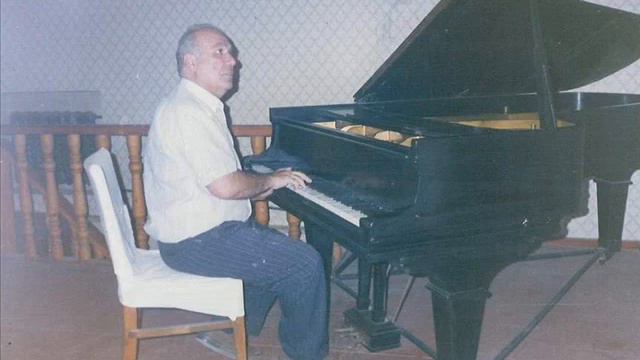 მღერის გელა ქოქიაშვილი sing Gela Kokiashvili поет Гела Kokиашвили 17 смотреть онлайн