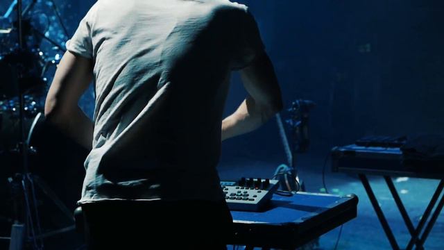 Triangle Sun - No One смотреть онлайн