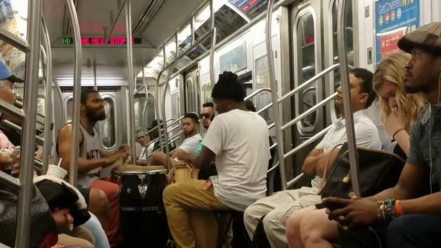 Drums in NYC Subway / Барабаны в Метро Нью Йорка - два позитивных парня! смотреть онлайн