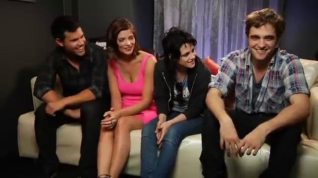 Kristen Stewart, Robert Pattinson, Taylor Lautner Interviewed At Comic-Con 09 | Entertainment Weekl