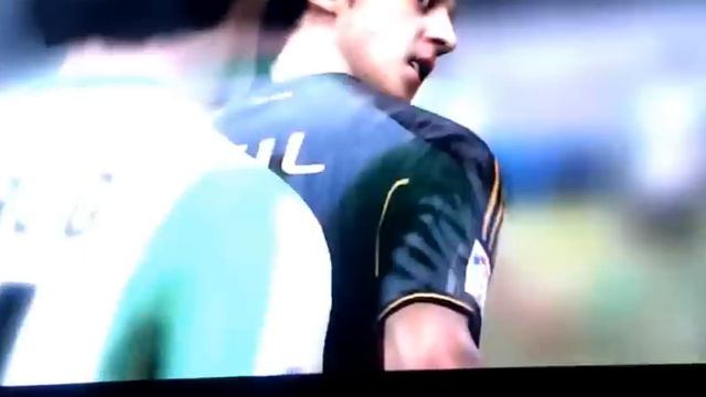 Fifa 12 funny özil momment смотреть онлайн