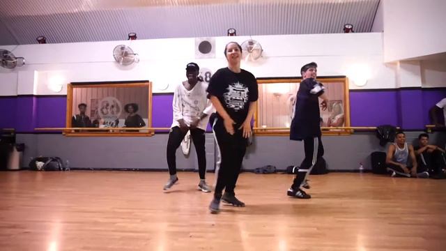 JARON JOHNSON - STUDIO68 - SHAKKA - WALK WITH THE ELEPHANTS смотреть онлайн