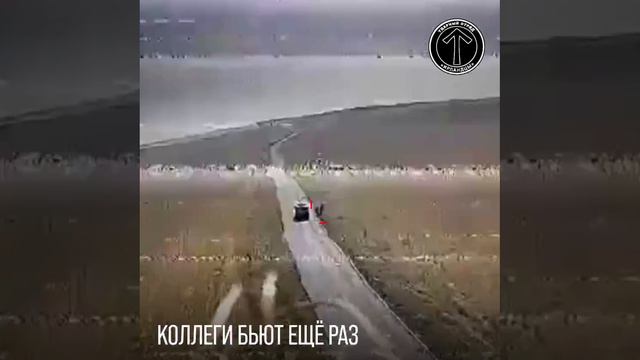 СВО 18+ Уничтожение группы пехоты ВСУ и транспорта эвакуации ударами FPV-дронов ВС РФ. смотреть онлайн