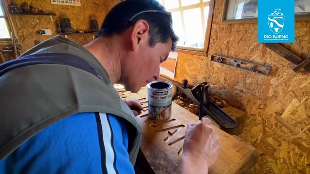 Los Ríos, Territorio Creativo: Gonzalo Vergara, artesano en madera de la comuna de Río Bueno. смотреть онлайн