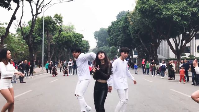 [KPOP IN PUBLIC | 1TAKE] CHUNGHA (청하) - Roller Coaster DANCE COVER by BLACKCHUCK from Vietnam смотреть онлайн