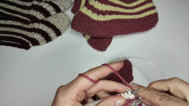 Следки на двух спицах легко вязать, приятно носить. смотреть онлайн