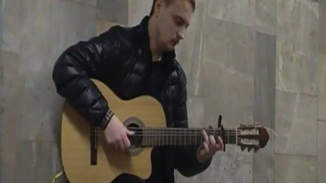 завораживает звук гитары в ... метро смотреть онлайн