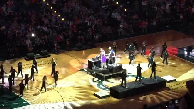 Meet and Greet and Performance by D.M.C from Run D.M.C. At the Bucks/Clippers Game 12-13-14 смотреть онлайн