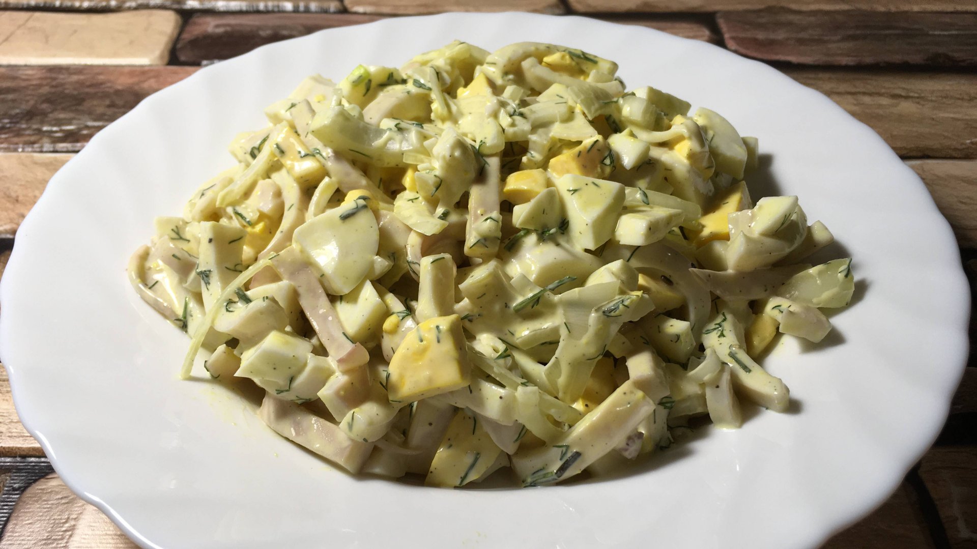 Салат с кальмарами и яйцами смотреть онлайн