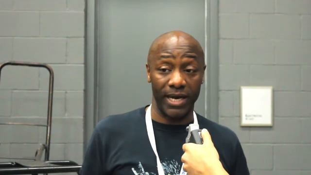 Earl Alexander, voice of Louis from Left for Dead, interviewed at RTX смотреть онлайн