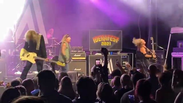 Vince Neil - Looks That Kill (Live) 2021 смотреть онлайн