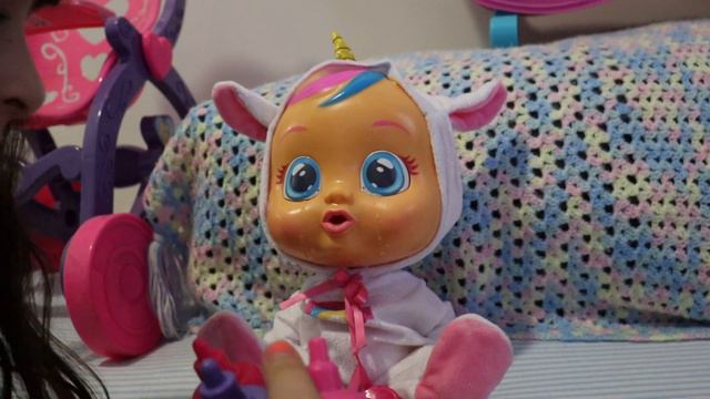 Brincando com Minha Cry Babies Magic Tears | Boneca que Chora | Brincando de Boneca смотреть онлайн