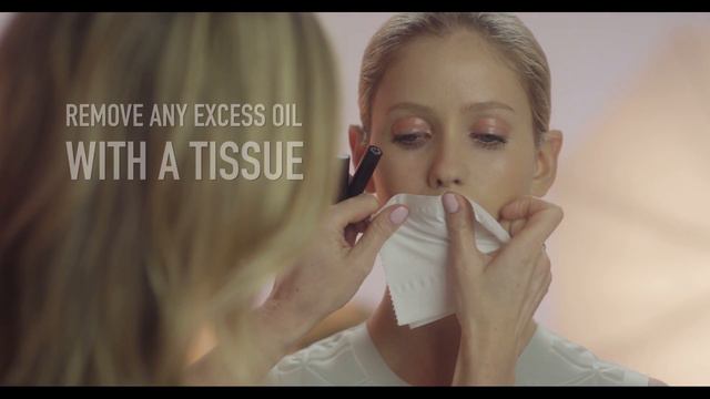 How To Apply Long-Lasting Lipstick | Max Factor Lipfinity Lip Colour