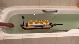Лего Титаник, плавает