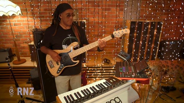 L.A.B. - 'See the Light' live at Roundhead Studios смотреть онлайн