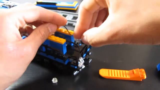 Lego Train 60052 Adding Lights 8870 / Dodanie Oświetlenia Do Pociągu Lego