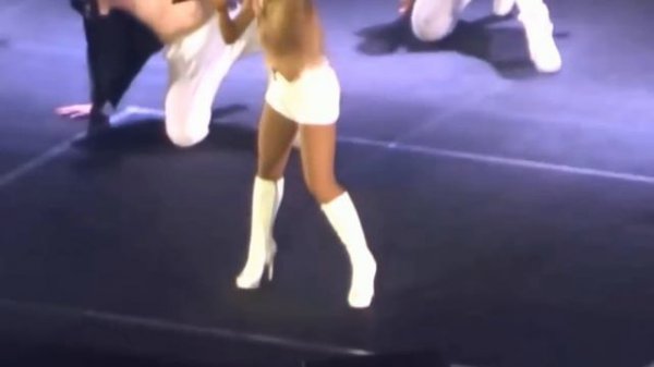 Ariana Grande | Top 10 GENIUS Note Changes (Hitting notes Higher & Smart Dodging)