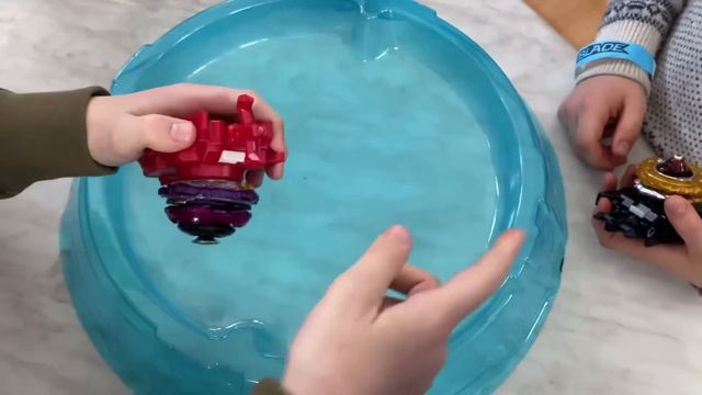 JET WYVERN от TAKARA TONY / БИТВЫ С ПОДПИСЧИКАМИ / Бейблэйд Бёрст / Beyblade Burst смотреть онлайн