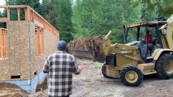 TIMELAPSE: House Built By Family in 15 Minutes