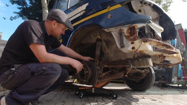 The Other Sprinter - Dismantling a Grit Truck to Save my Van. смотреть онлайн