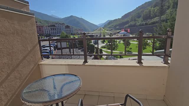 Обзор отеля 'Красная поляна. Апартаменты +540', 2024 смотреть онлайн