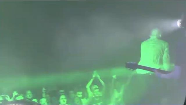 Linkin Park - Breaking The Habit (Live Birmingham 2017 (Chester's Last Show) PROSHOT смотреть онлайн