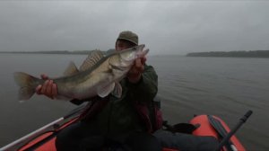 Рыбы забирают спиннинг из рук! Рыбалка на севере.