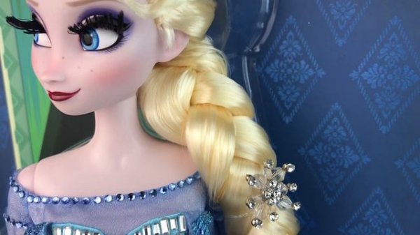 Frozen: Elsa “Snow Queen” Disney Store Limited Edition doll REVIEW (Grail Doll)