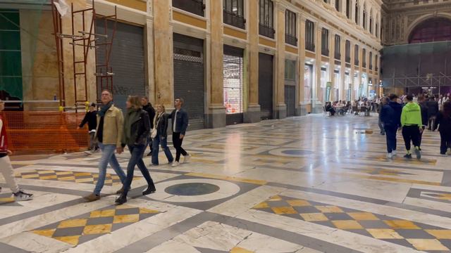 NAPLES AT NIGHT TIME. DANGEROUS? смотреть онлайн