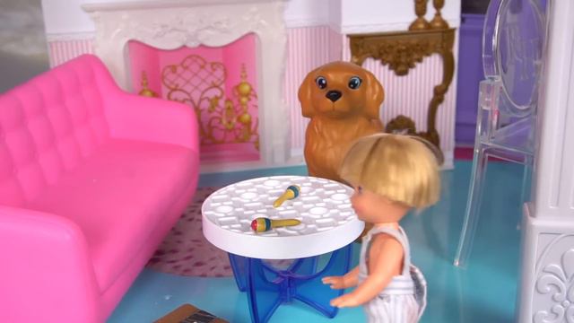 Barbie and Ken are Making New Room for Baby Doll in Dreamhouse смотреть онлайн