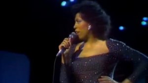 Donna Summer - A Hot Summer Night with Donna (1983)