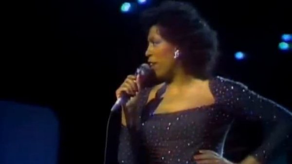 Donna Summer - A Hot Summer Night with Donna (1983)