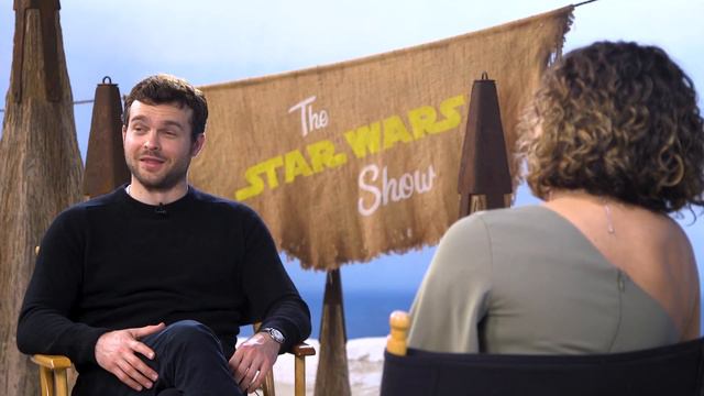 Hanging with the Cast of Solo to Talk New Action Figures, Flip Phones, and How to Speak Like Chewie смотреть онлайн