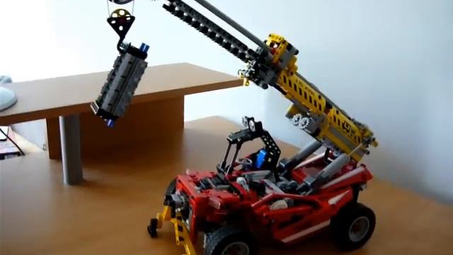 Lego Technic Crane Handler смотреть онлайн