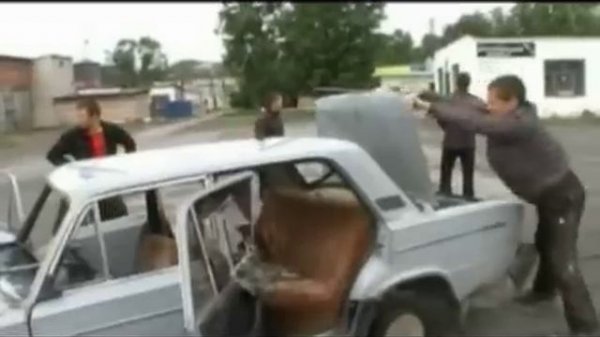 Подростки сжигают шестёрку