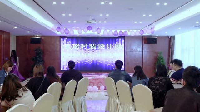 在西餐厅卖这个东西，这小子有想法 смотреть онлайн