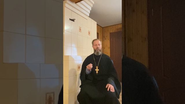 Как правильно стоять на службе?