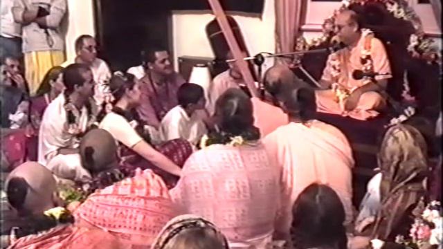 Hridayananda Dasa Goswami, 1997, Bs. As., iniciaciones/casamientos смотреть онлайн