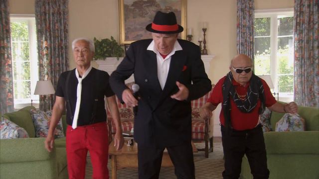 Betty White and Nick Lachey Make a Boy Band | Betty's Happy Hour смотреть онлайн