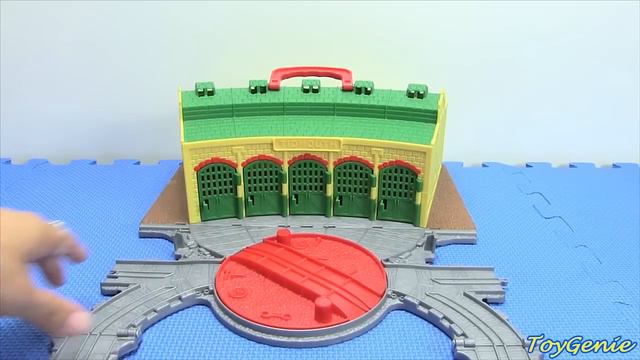 Diecast Chuggington Trains in Thomas and Friends Take n Play Shed смотреть онлайн