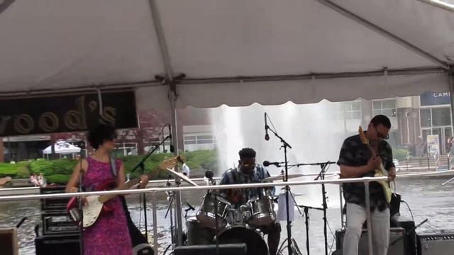 Cilla Bonnie live from Cambridge Arts River Festival ( Aretha Franklin cover) смотреть онлайн