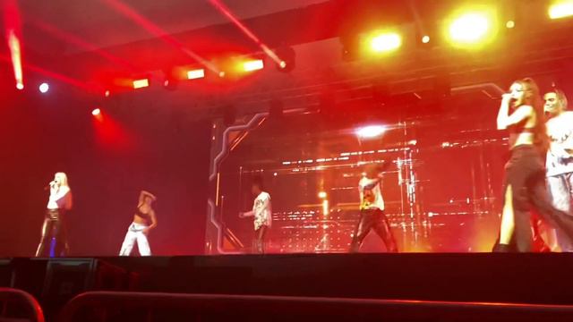 The Future X - Last Night (Live Performance Wave Tour Flag Tour HD) смотреть онлайн