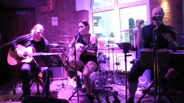 Jen Majura, Matthias Degener and Thomas Brucke playin Mr. Big's Wild World смотреть онлайн
